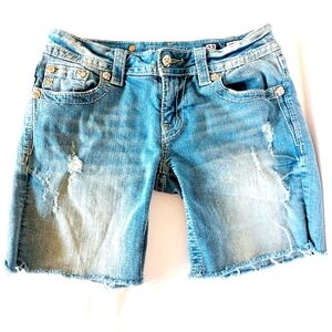 Light Wash Signature Mid-Shorts size 27‎ Miss Me Raw Hem Embroidered Back